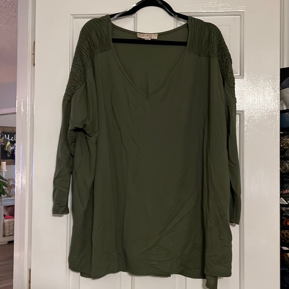 Very cute long sleeve top